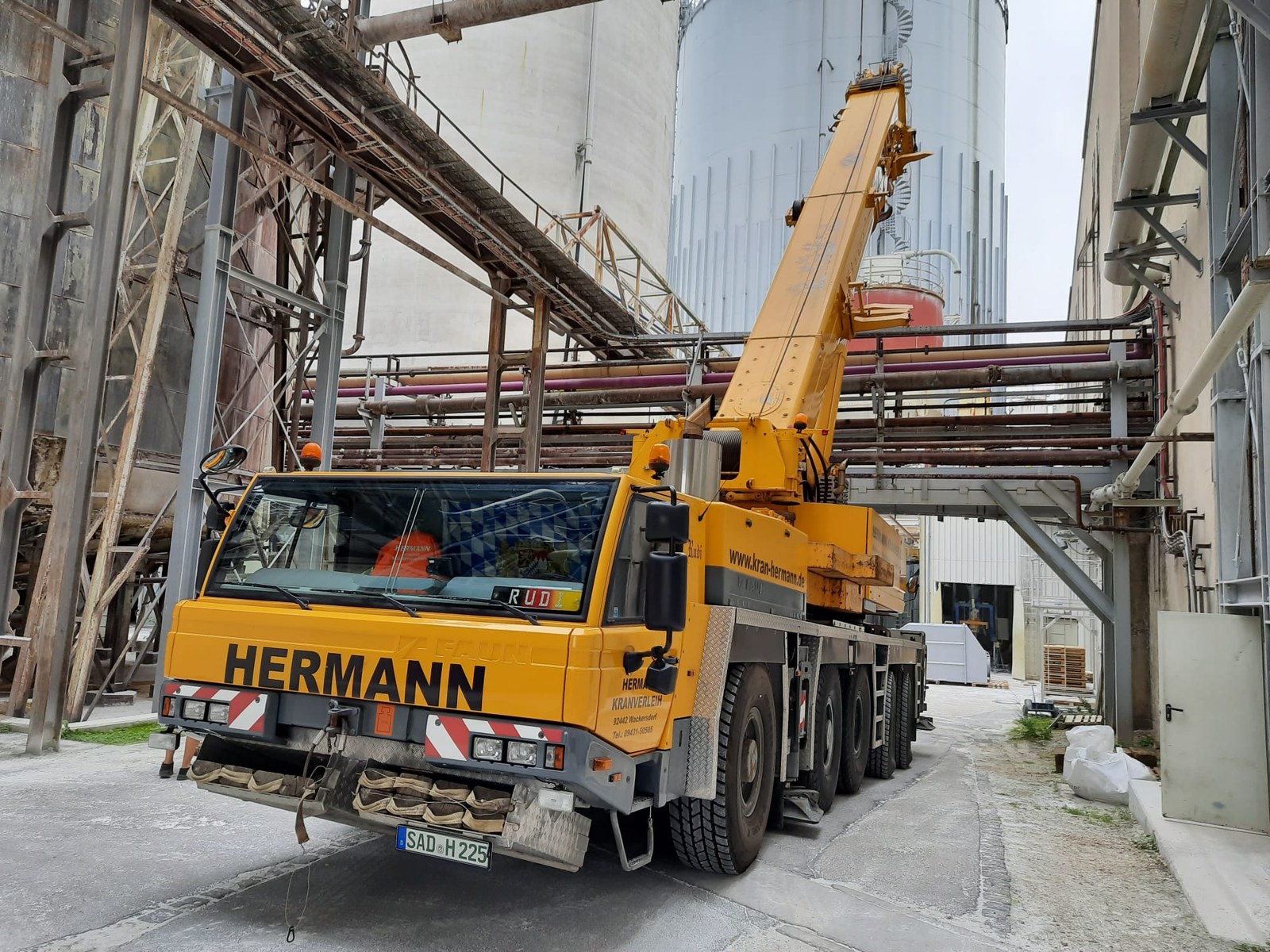 220 t - Autokran – Hermann Kranverleih